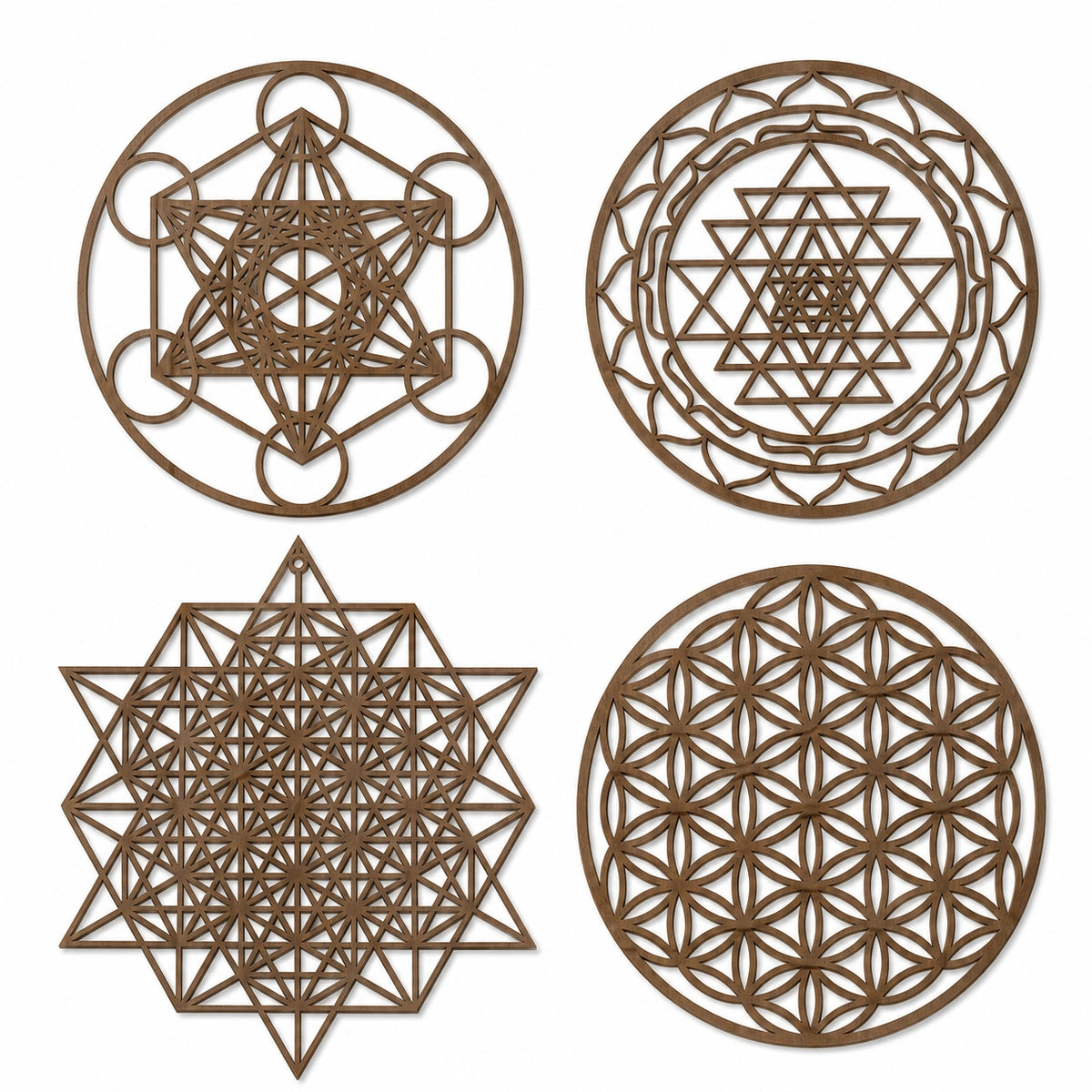 Lot de 4 décorations murales 30 cm en bois brun motifs géométriques ajourés à suspendre