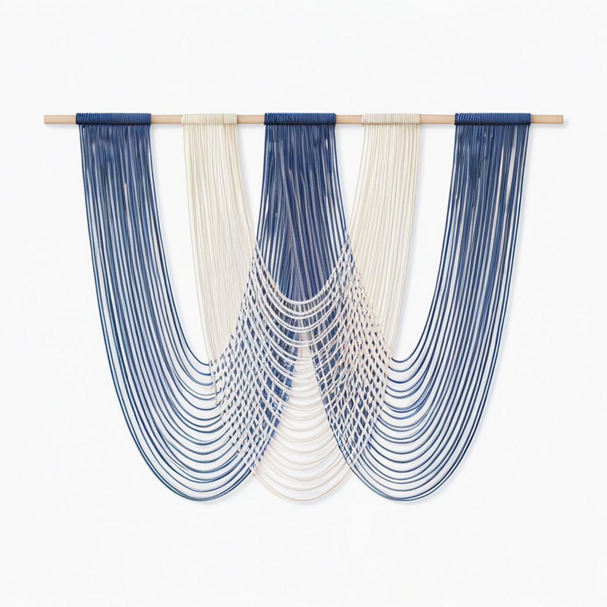 Tenture murale 110 x 95 cm en corde de coton bleu marine et écru - Décoration bohème